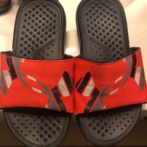 Kids under Armour slides/sandals size 11